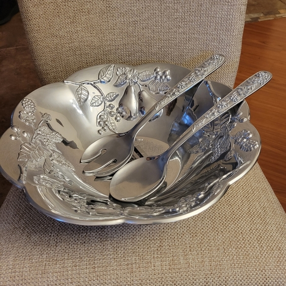 Lenox Orchard in Bloom Stainless Steel 15” Salad Bowl. - Picture 3 of 8